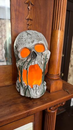 Life Size Rotten Flaming Skull Animated Halloween Decor Haunted Prop
