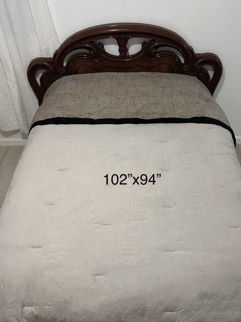 King Size Comforter 102”x94” And A King Size Pillow Case