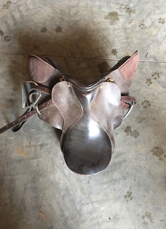 15" English saddle