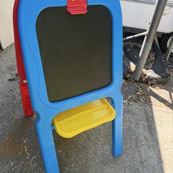 Crayola kids Easel Chalk/White Board