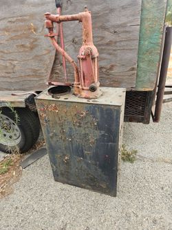 Vintage oil pump dispenser