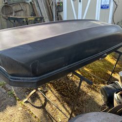 Yakima Skybox Carbonite in good condition. Probably the 16 ft.³ model. Has locks on both sides that both open from either side. Comes with two keys. H