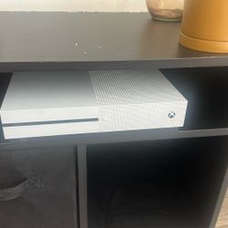 Xbox S And 2 Controllers 