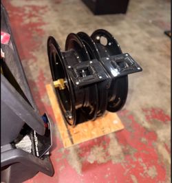 Mobile detailing dual retractable 50 foot hose reel
