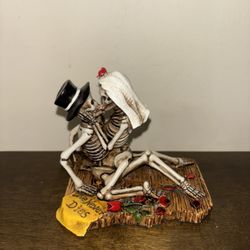 Skeleton couple collectable figure statue