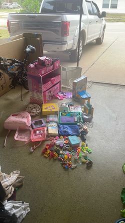 • Minnie Mouse Organizer, Wardrobe Accessories, Backpacks & Huge Girls Toy Lot