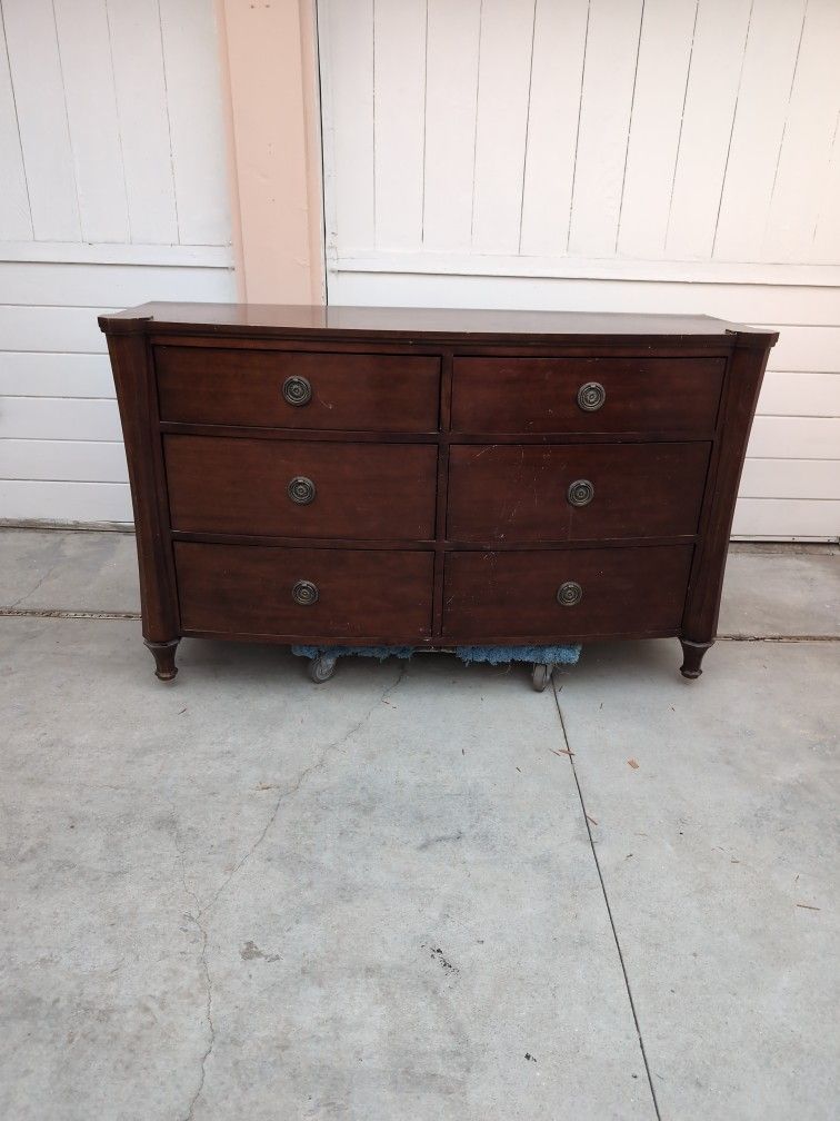 Dresser