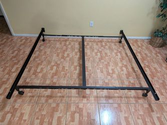 Adjustable Metal Be,d Frame 7" (T,win to Cal Ki,ng) - Like New / Base de Cama Metal.