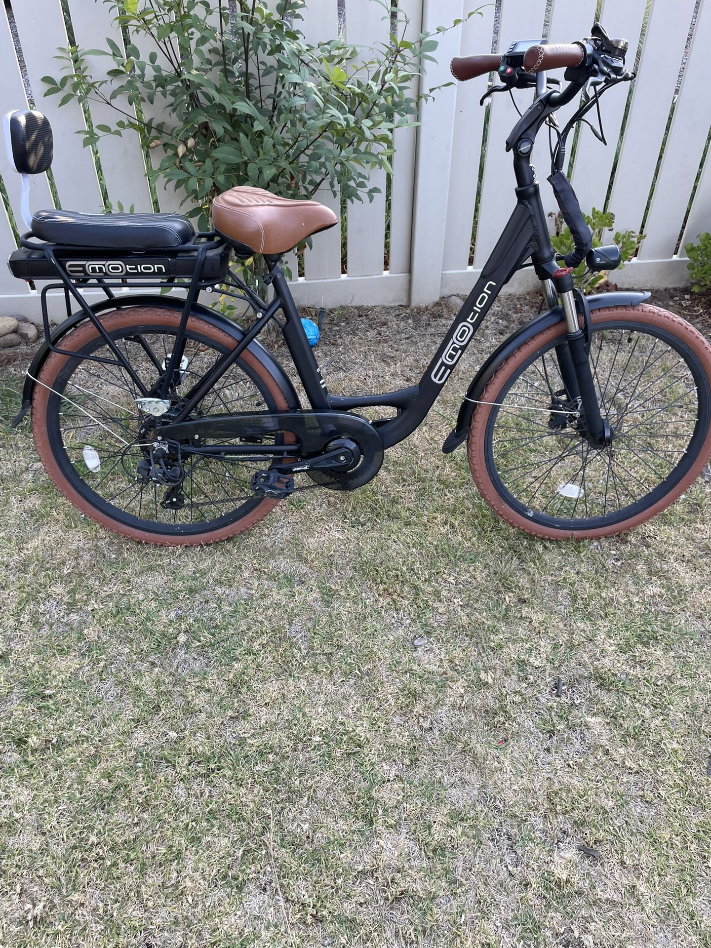 Electric Bike – Great Condition – With Battery (Needs Charger)