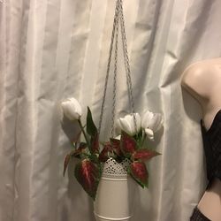 Hanging Planter , White 7 1/2”