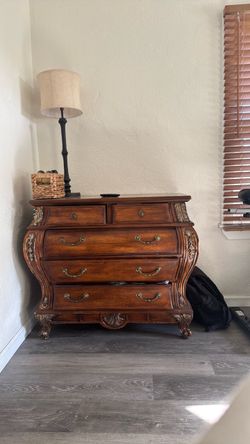 2 matching Dressers