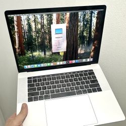 FIRM PRICE - 15.4” Retina MacBook Pro with TouchBar & Touch ID • i7 • 16gb Ram • 256gb SSD • Great Condition • Low Cycle Count