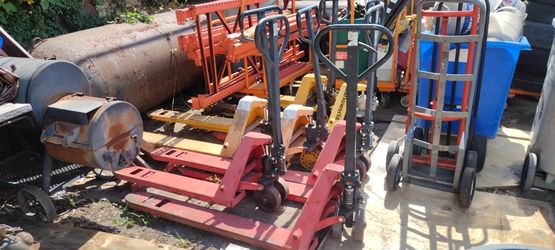 Pallet Jacks 125$
