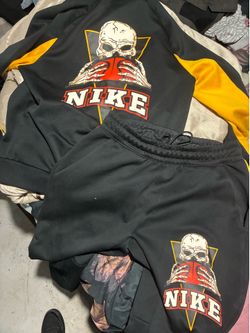 Nike exclusive sweatsuit size small