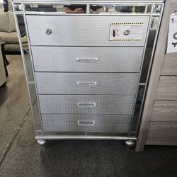 Brand New Silver Gray 5-Drawer Chest (34" x 17" x 48"H)