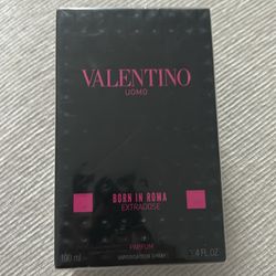 Valentino born in Roma extradose