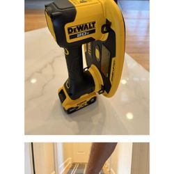 DeWalt  Grabbers  Tool Only. 2 Grabbers 