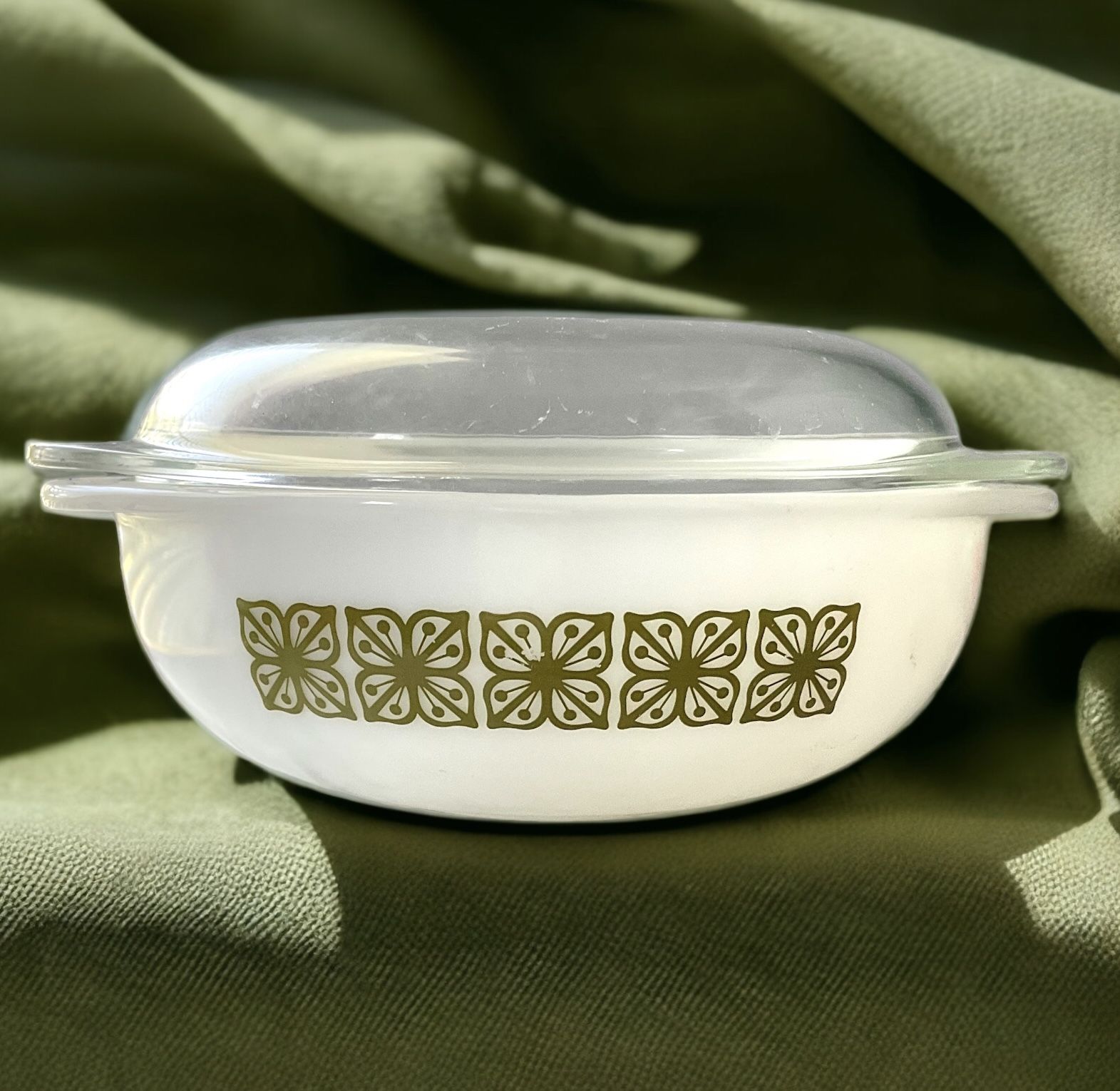 Vintage 2 QT. Pyrex Verde Green 'Square Flowers' Design Casserole Dish
