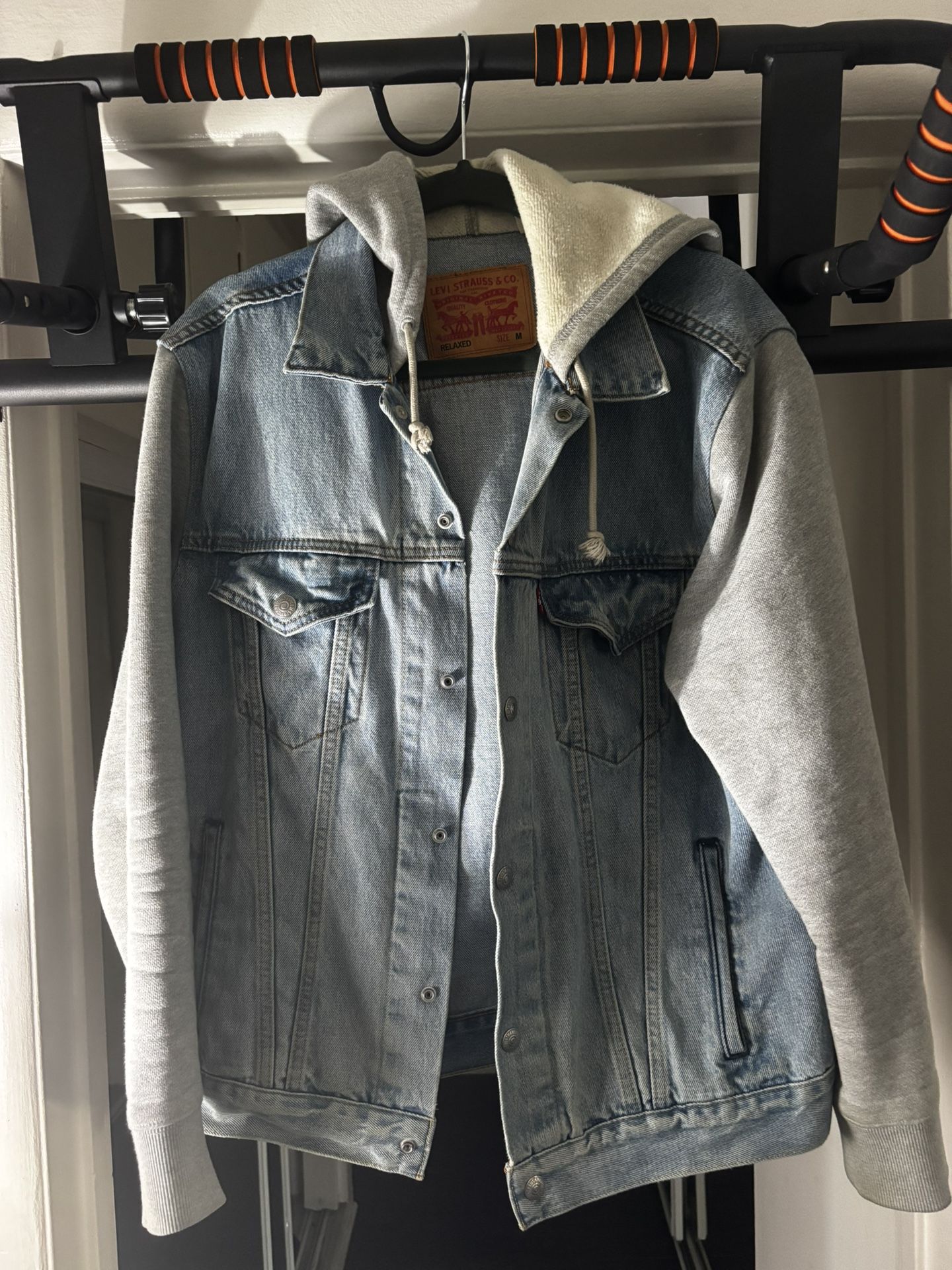 Original Levi’s All Season Jacket Unisex. Cozy And Comfortable.