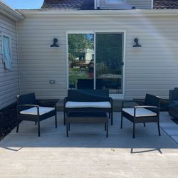 Outdoor Seating - 4 Piece Set - Cushions Included