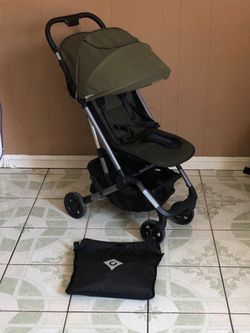 LIKE NEW BABY COMPACT LIGHT WEIGHT STROLLER!!!!
