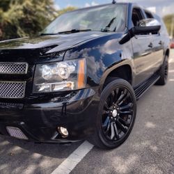 Chevy Suburban LT  Truck 