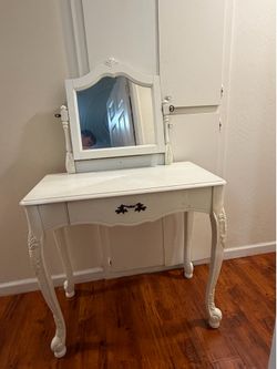 Vintage Style White Vanity with Mirror