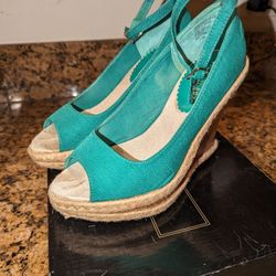 Women's size 7.5 Shoes 