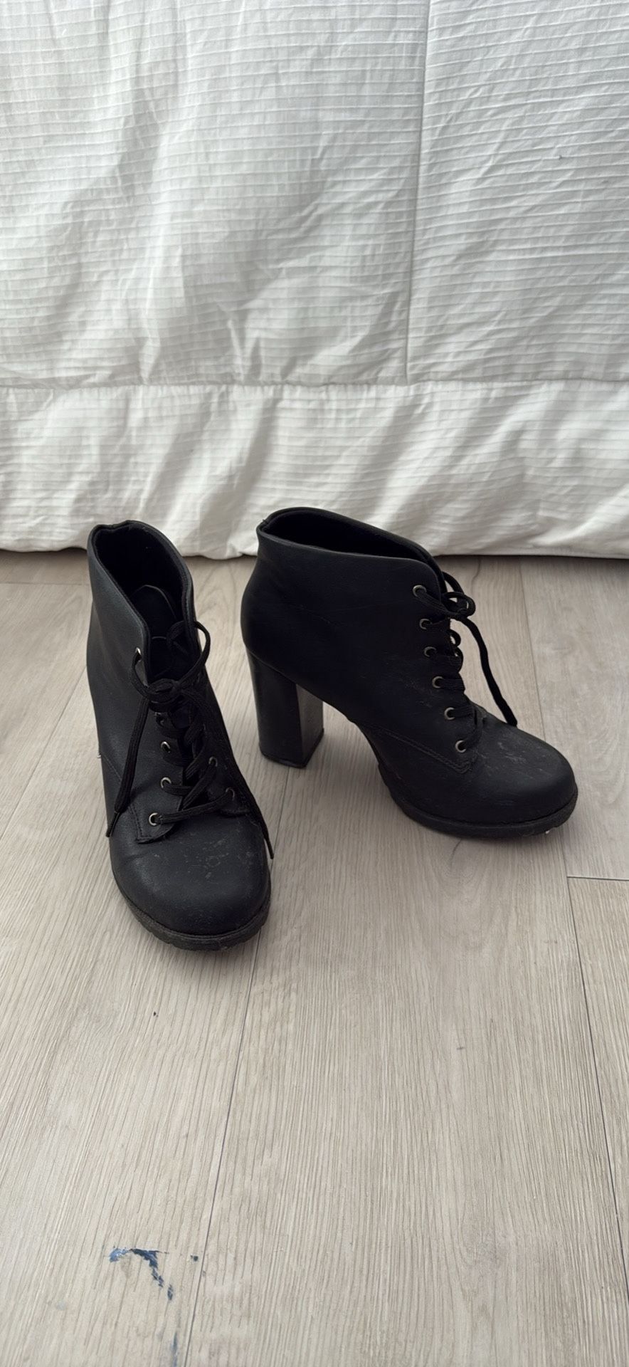 High-heeled boots W-7