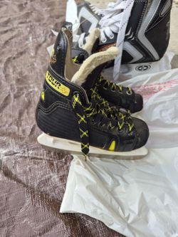 ICE HOCKEY SKATES