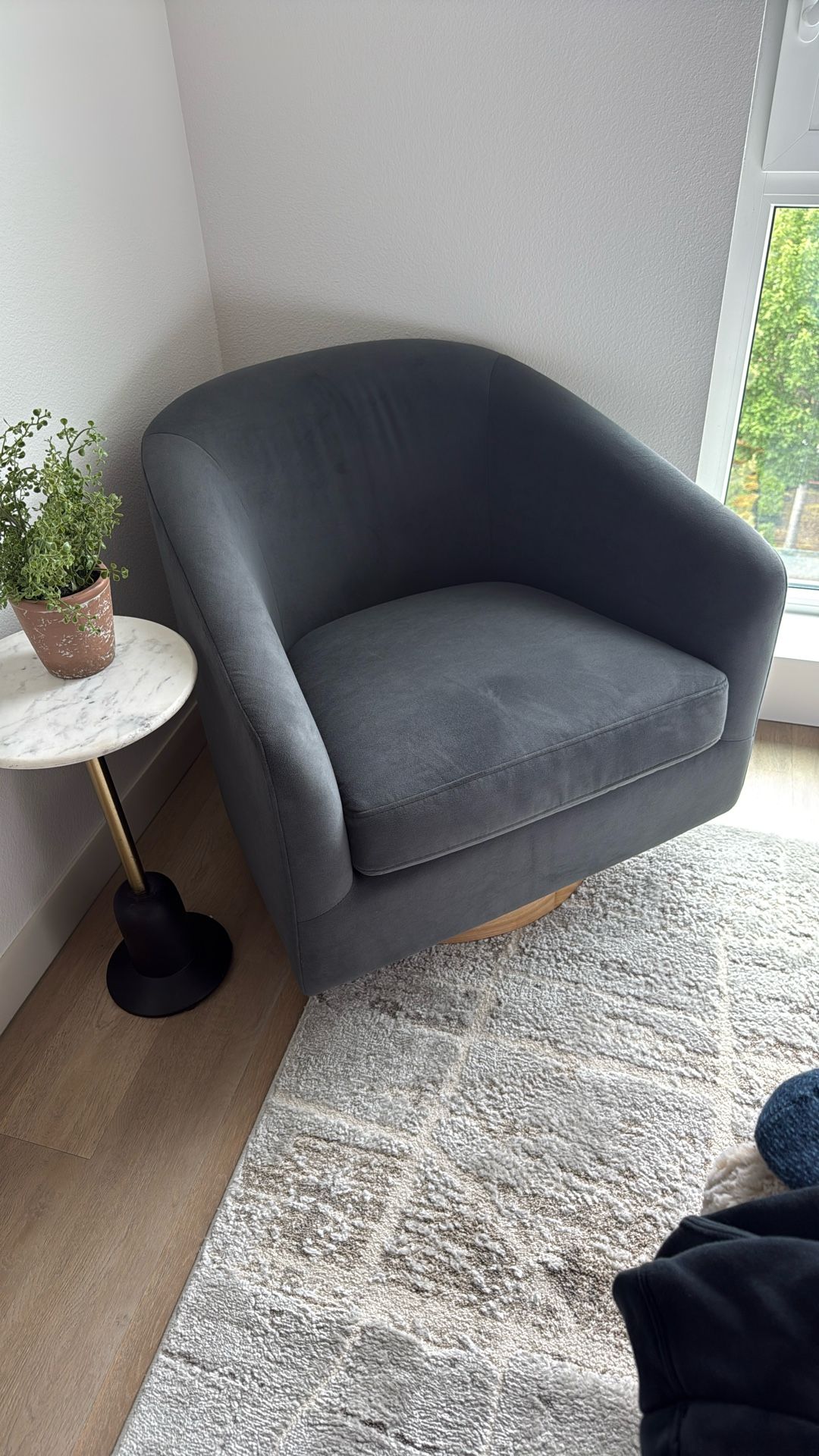 Bennett Swivel Chair