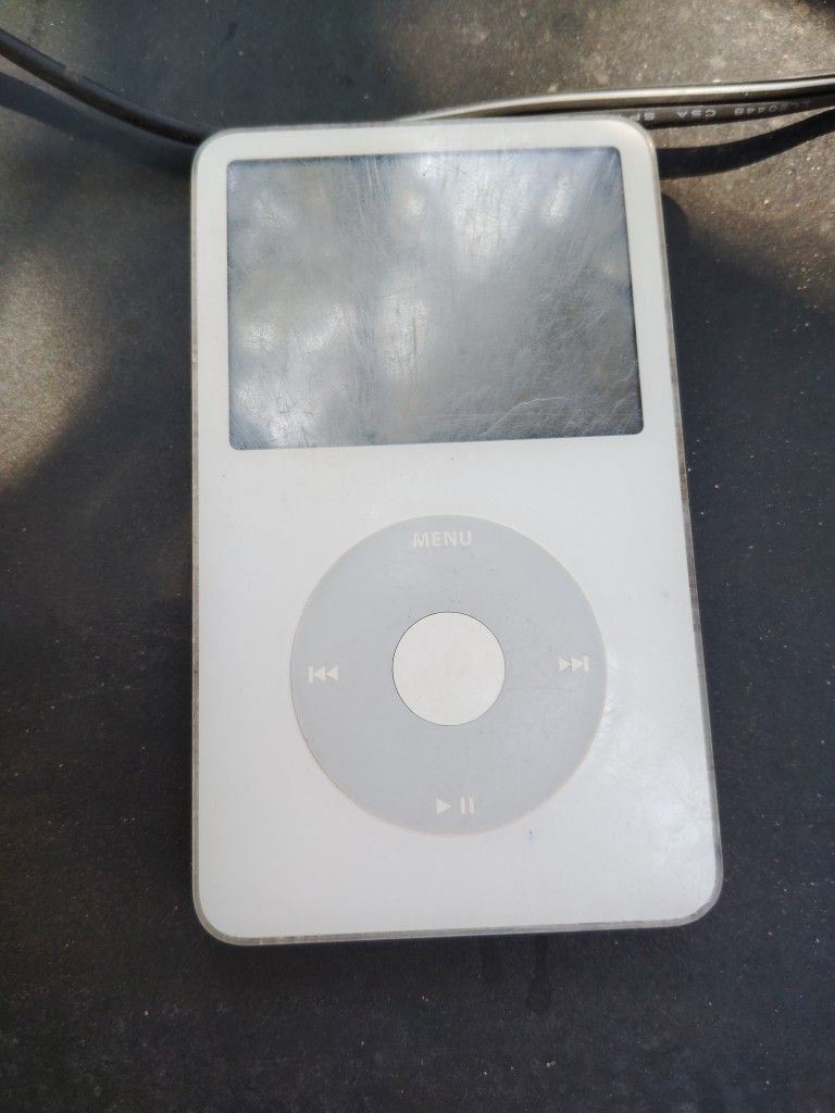 A1136 iPod Video Classic 5th 30gb In Good Working Condition