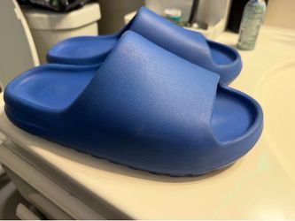 Yeezy slides size 11