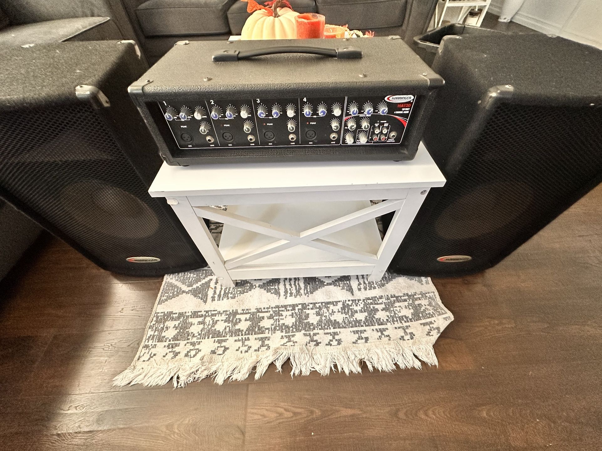 Harbinger Mixer And Speaker Set