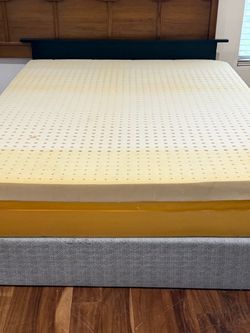 USED QUEEN SIZE MEMORY FOAM MATTRESS ONLY