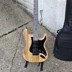 Electric Guitar With Bag And Accessories A14