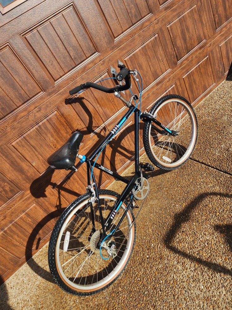 *** MATCHING HIS & HERS MT BIKES ***