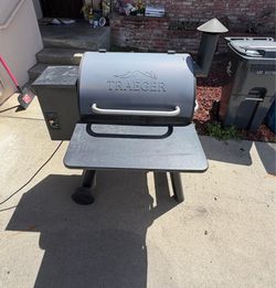 Traeger/pellet smoker
