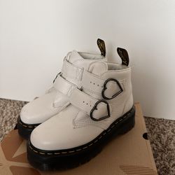 Dr. Martens platform Devon Heart Boots