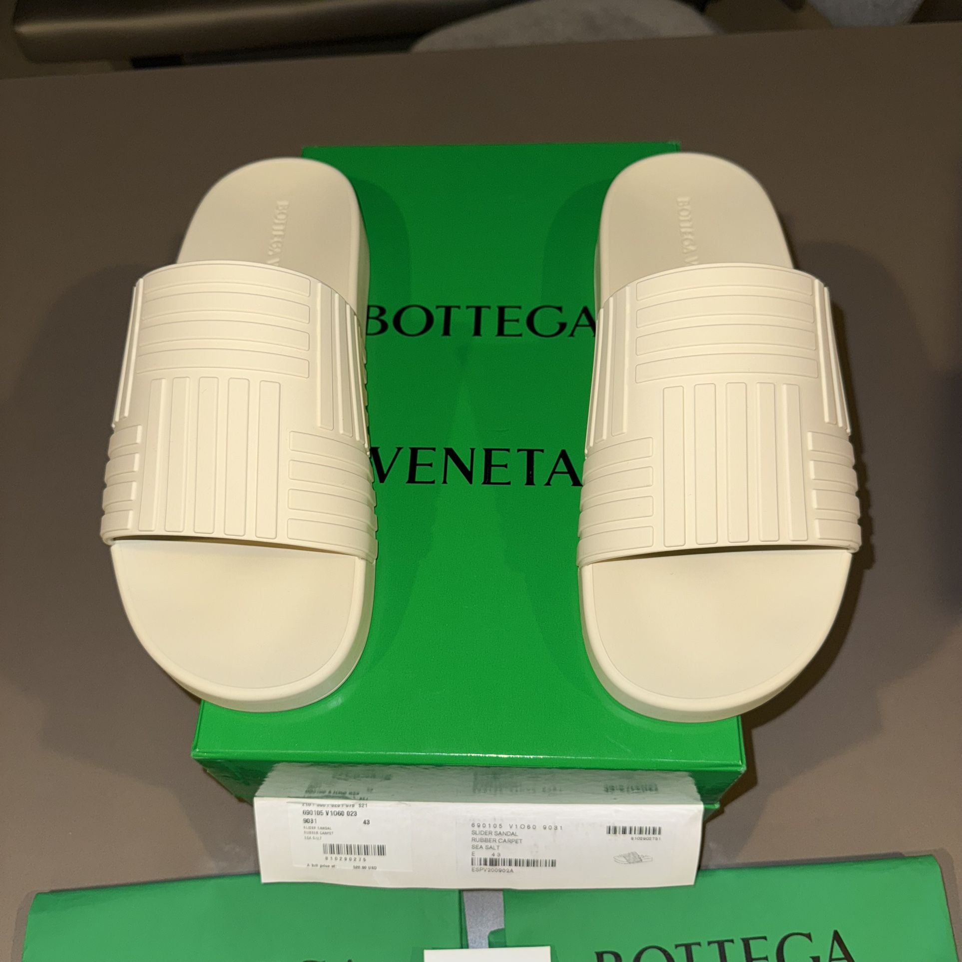 Bottega Veneta Men’s off white “sea salt” rubber slides BOTTEGA VENETA Men main image 4