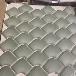 SaleSumo Waterhouse Green 12.55 in. x 13.18 in. Matte Glass Wall Fishscale Mosaic Tile (1.14 sq. ft./Each)