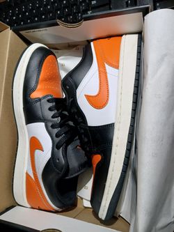 Air Jordan 1 Low,  size 9.5 men's U.S.