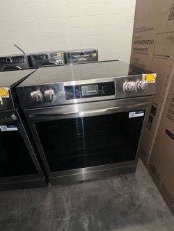 GE Café 30” Electric Freestanding Range – New