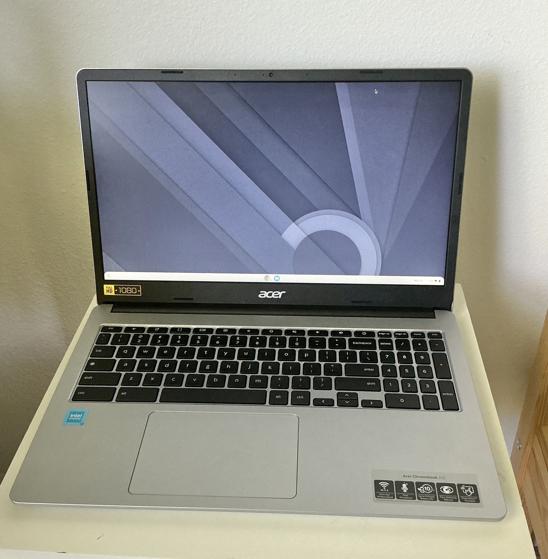 Acer Chromebook 315 N21Q9 15.6" Intel Celeron N4500 1.1GHz 4GB RAM 64GB eMMC together with the bag cover
