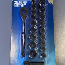 Ratchet And Socket Set 3/8in 