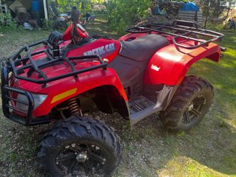 4 x 4  four-wheeler Arctic cat 700 efi