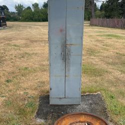 Metal Cabinet $10