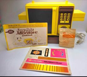 Easy Bake oven:1981 Betty Crocker Easy Bake Mini Wave Oven With Instructions