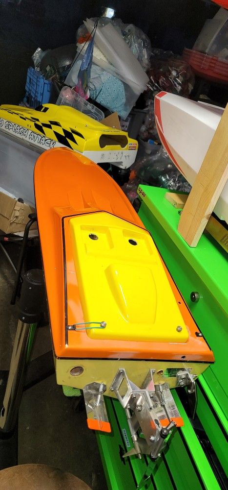 RC BOAT BONZI ENFORCER DEEP-V