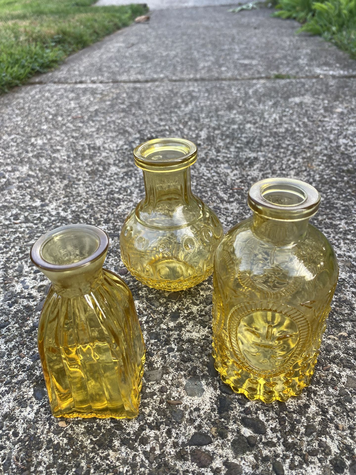 40 Yellow Glass Vases